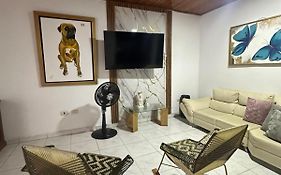 Casa con tres dormitorios y garaje